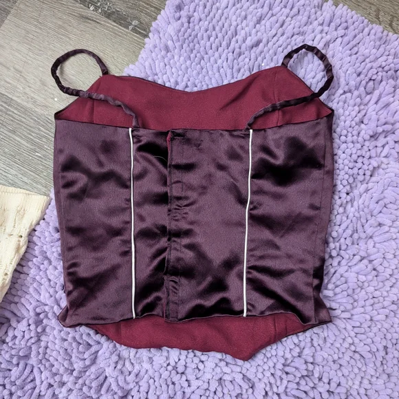 Chic Satin Corset Top with White Trim - Picture 4 of 4